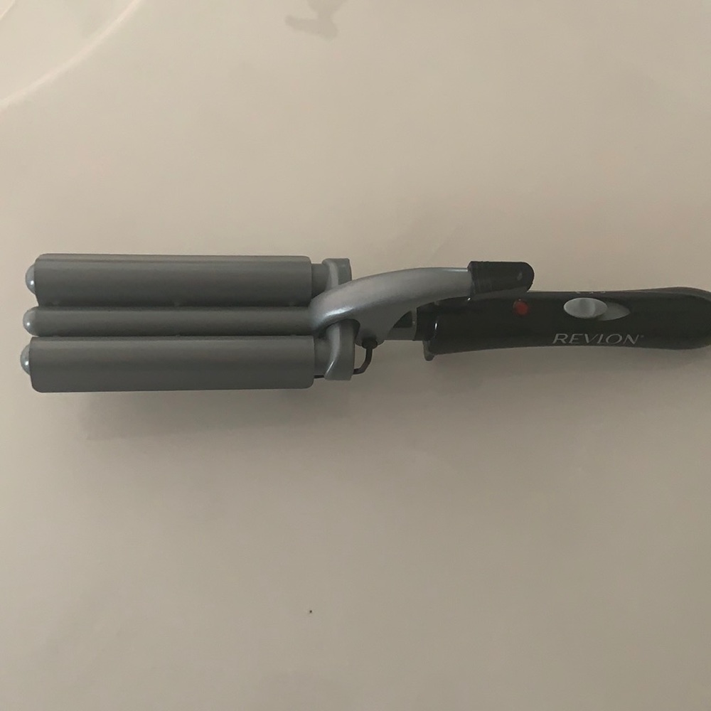 Revlon triple barrel waver
